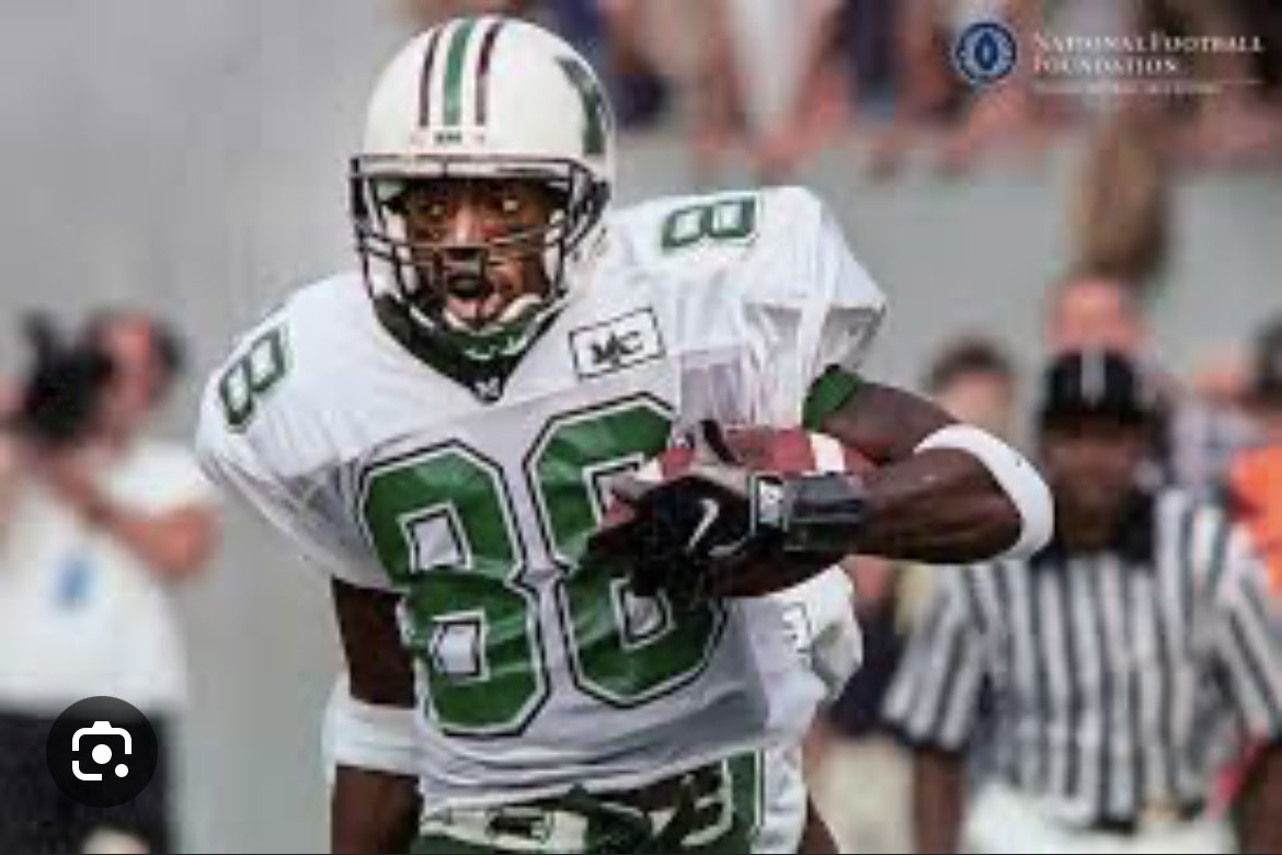 Kevin Boone (@kboone06) on Twitter photo After a great conversation with <a href="/aarondobson17/">Aaron Dobson 3</a> I am blessed to receive my first offer to <a href="/HerdFB/">Marshall Football</a>! <a href="/elodge4/">Eric Lodge</a> <a href="/BerkeleyStagsFB/">Berkeley Football</a> <a href="/DAWGHZERECRUITS/">Dawg House Recruiting</a> <a href="/StagsRecruiting/">Stags Football Recruiting</a>
<a href="/CoachBMcGill/">Bryce McGill</a>
@HenryRiver78241 After a great conversation with <a href="/aarondobson17/">Aaron Dobson 3</a> I am blessed to receive my first offer to <a href="/HerdFB/">Marshall Football</a>! <a href="/elodge4/">Eric Lodge</a> <a href="/BerkeleyStagsFB/">Berkeley Football</a> <a href="/DAWGHZERECRUITS/">Dawg House Recruiting</a> <a href="/StagsRecruiting/">Stags Football Recruiting</a>
<a href="/CoachBMcGill/">Bryce McGill</a>
@HenryRiver78241