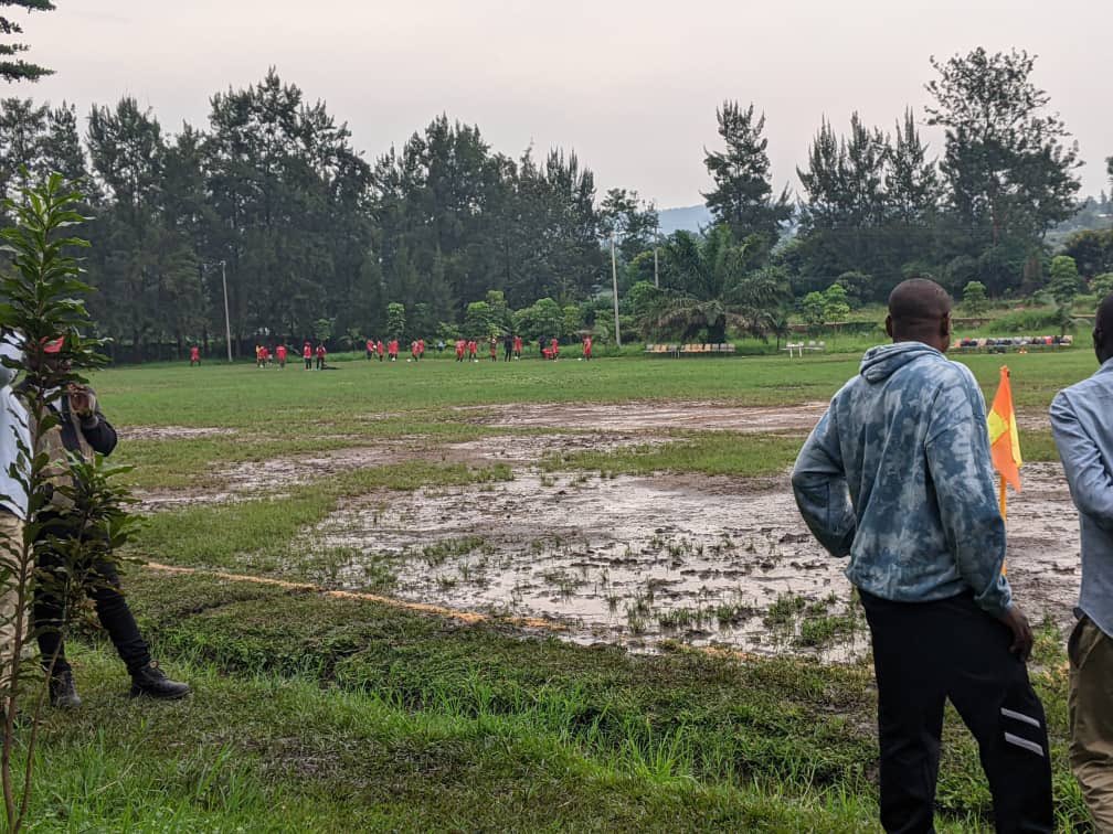 GenMvs's tweet photo. Postponed ⛔️

Umukino wari kuduhuza na ADDAX wasubitswe bitewe n’ikibuga!
Gusa biteye agahinda kuba hari amakipe akinira ku bibuga nkibi , Ese @FERWAFA umukino usubukuwe imvura ikongera ikagwa nabwo wasubikwa? Cg harashakwa ikindi kibuga waberaho ? https://t.co/tlmiOw9Nfz