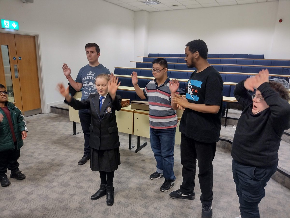 VisibleMusic_UK's tweet photo. Singing and vocal warmups in our @SchoolOfOptom  Friday evening session!

Thanks to @BBCCiN https://t.co/oTFkltEd4t