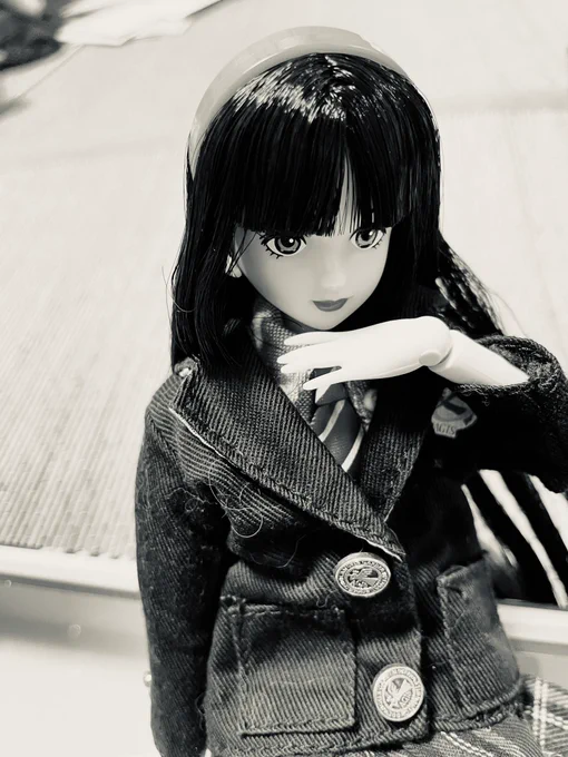 #dollでモノクロにするとかっこいい選手権  #富江  #伊藤潤二  #リカちゃんキャッスル 富江をモノクロにするとめちゃ雰囲気出るな…やっぱりかわいい 