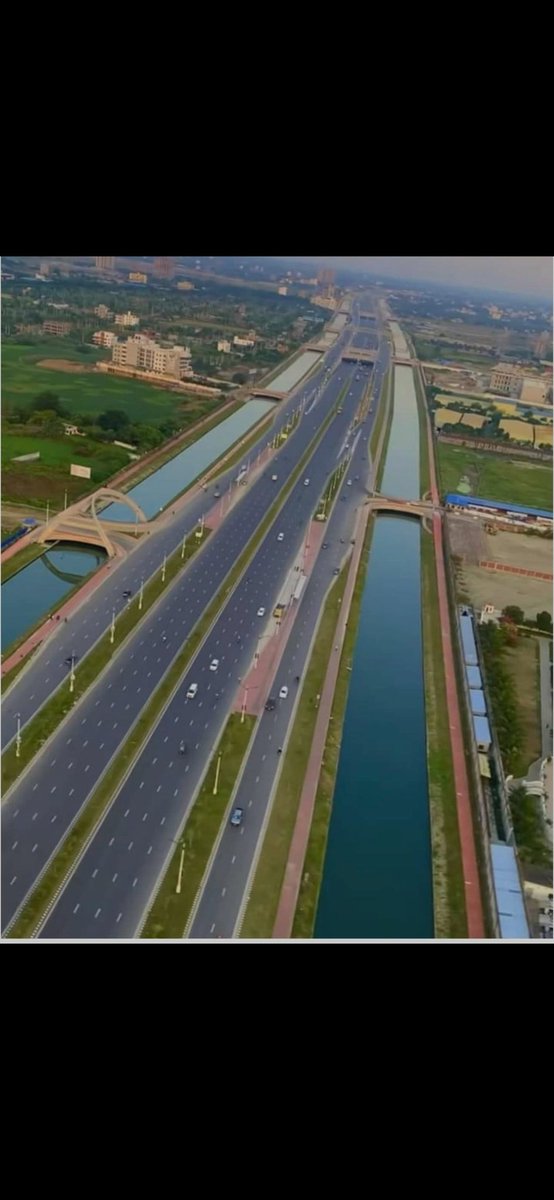 ४ बर्स मा तयार पारेको पुर्ब पश्चिम महेन्द्र राजमार्ग 
धन्यबाद प्रचन्डे सरकार्🙏🙏🇳🇵🇳🇵
(भन्न पायको भय)