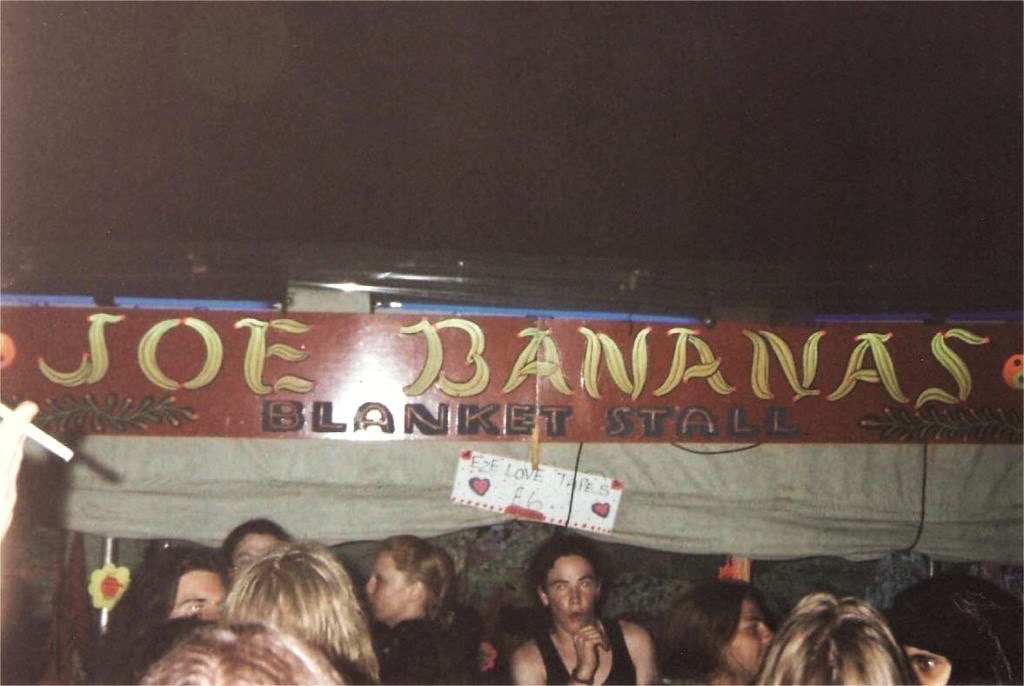 Glastonbury Festival was saddened to hear of the recent death of one of the most renowned traders in the Festival's early history, Ian 'Lenny' Leonard of the Joe Bananas Blanket Stall glastonburyfestivals.co.uk/farewell-to-jo…