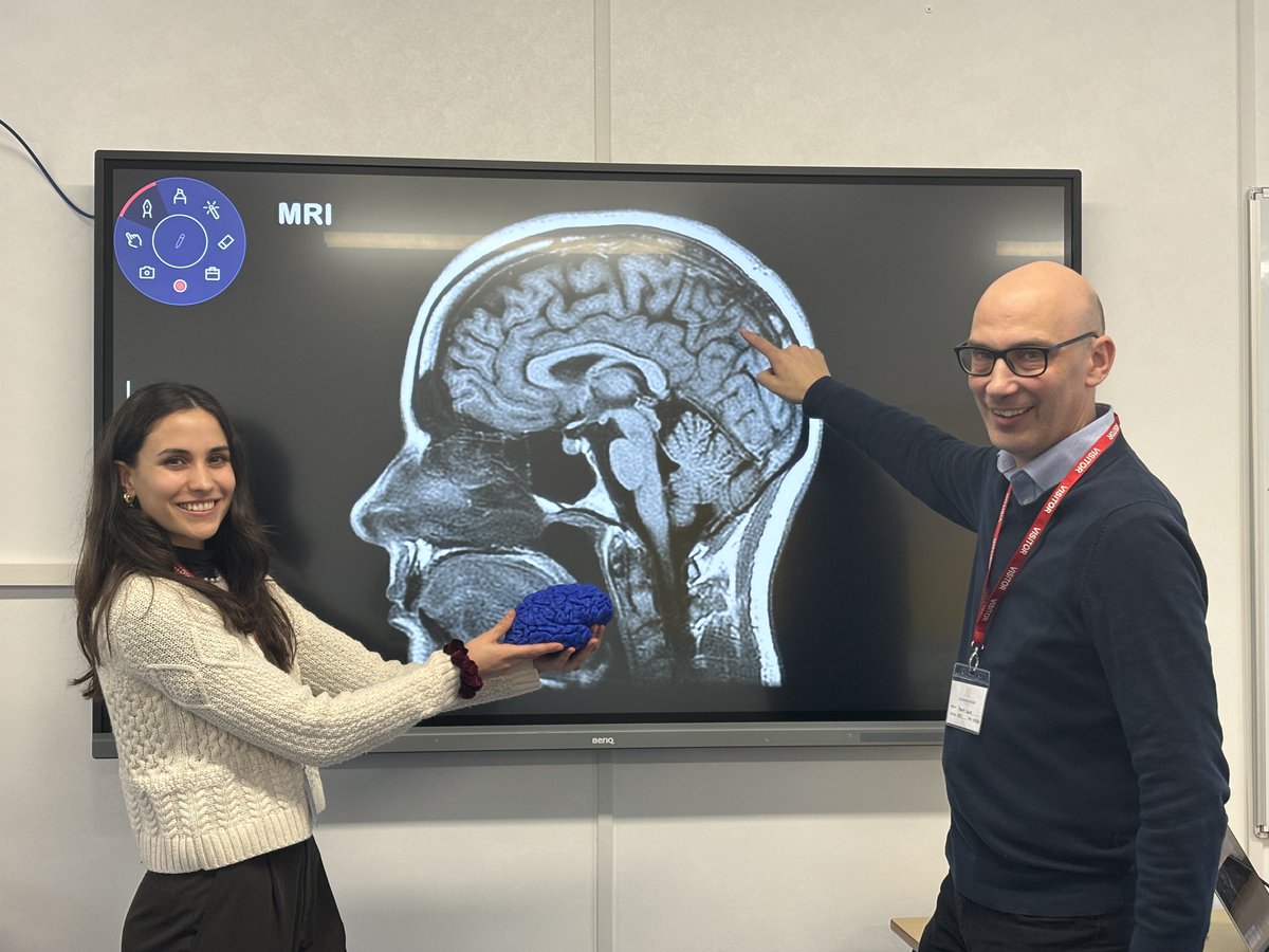 Oxford University researchers Prof Clare and Izabelle Lovgren visited Aylesford today to share their passion for all things neuroscience. We will be working under The Royal Society Partnership Grant to do research into thermometers over the coming term.@OxfordWIN <a href="/IzabelleLovgren/">Izabelle Lovgren</a>