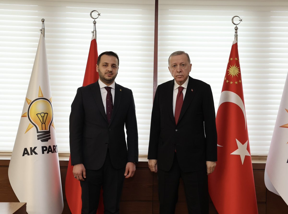 Genel Başkanımız Sn. <a href="/RTErdogan/">Recep Tayyip Erdoğan</a> 'ın tensipleriyle Siirt İl Başkanlığına Sn. <a href="/AvCanerOzturan/">Av. Bahri Caner ÖZTURAN</a> atanmıştır.

Bugüne kadar göstermiş olduğu özverili çalışmalarından dolayı Sn. <a href="/AvEkremOlgac/">Av.Ekrem OLĞAÇ</a> ’a teşekkür ediyor, yeni görevlendirilen İl Başkanımıza başarılar diliyoruz.