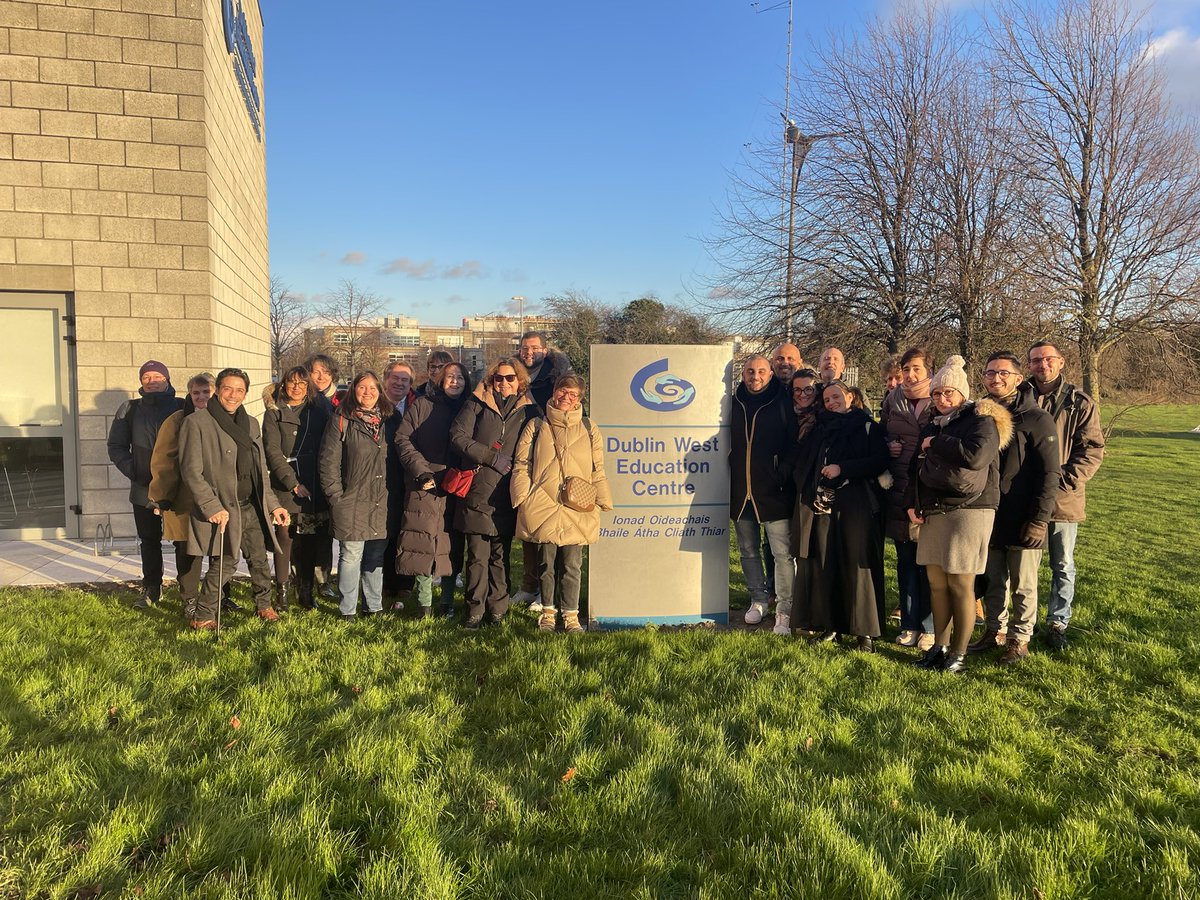 AliiRamdane's tweet photo. À mi-séjour de notre mobilité en Irlande entre collègues des académies de Besançon, Dijon et de Versailles! @acversailles @EUErasmusPlus @ErasmusplusFR @education_gouv @dsden78 @lair_sandrine https://t.co/oQEK1EHin7