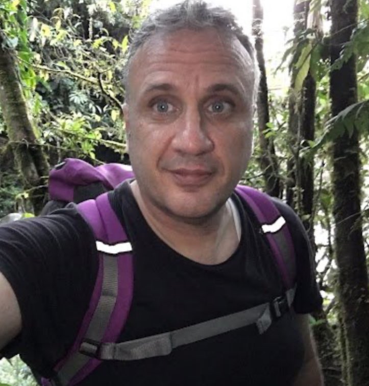 MutikoNano's tweet photo. Aquí de excursión por el amazonas en busca del pueblo perdido turulumaí y sus conexiones con Tartaria 

(Merche, por favor, devuélveme a las peques, te lo suplico) https://t.co/jKu1tHX6DI