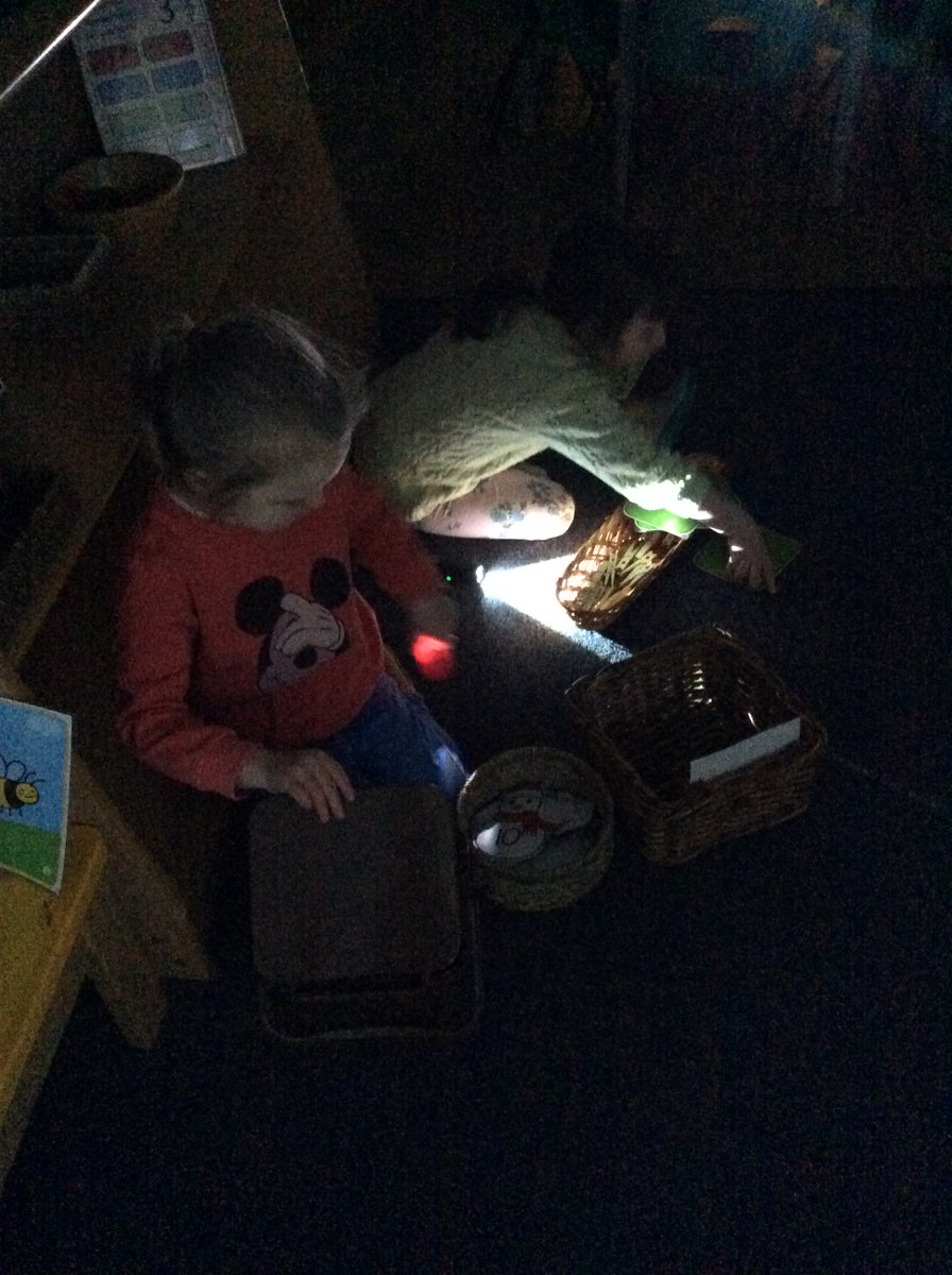 EYFS Dark Day!
The children in reception have thoroughly enjoyed the enhancement to the curriculum topic, 'Frozen Planet'! They imagined what it would be like to visit the Arctic and Antarctica and even had a visit from a penguin! What a fun day! :)