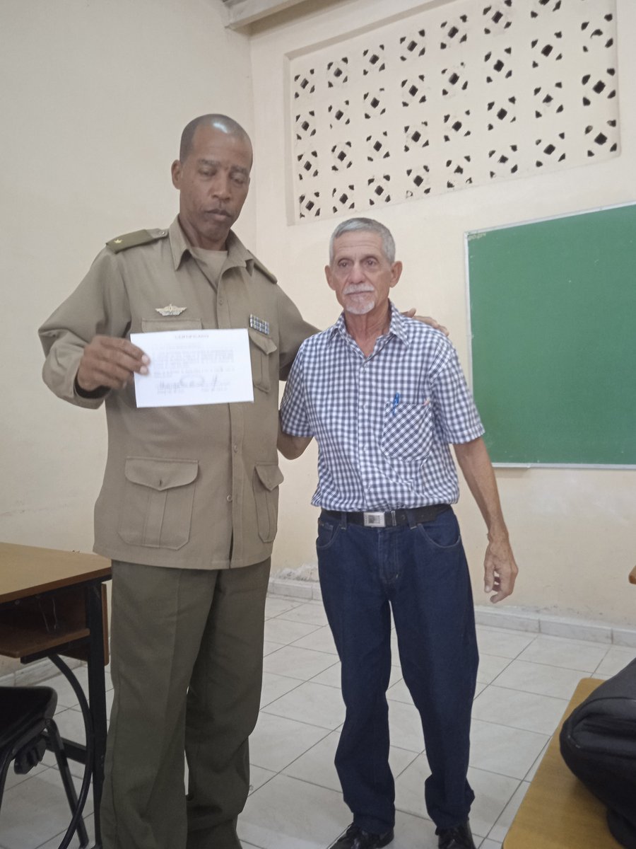 AguaCassa's tweet photo. La #SCDI de #VillaClara reconoce a estudiante de la carrera de Derecho que participaron en la XXIX Conferencia Jurídica Provincial. https://t.co/AYyHYY6inE