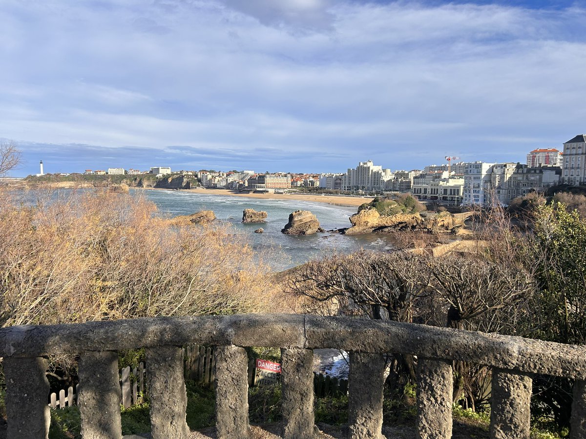 contactcleo's tweet photo. Beautiful day in #biarritz. But I’m sorry France, Spain do far better coffee. Back now to San Sebastián for a decent cuppa ☕️ https://t.co/meuZcwRVqP