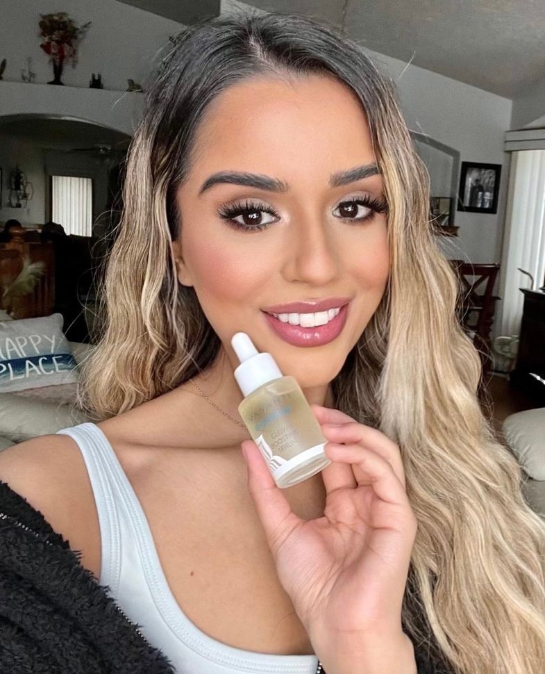 Watch the stunning @ranaartistry create magic with our Glow Boosting Serum for that flawless base! ✨ Get ready to shine with a radiant, lit-from-within glow! 💫 ⁠
⁠
l8r.it/7L1n