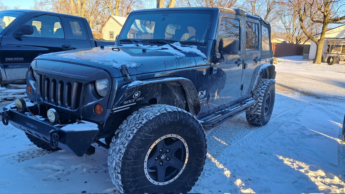 Btjohnson83's tweet photo. If it's gonna be cold as fuck with snowy, at least let's have enough I can go play. Not asking for a blizzard. 3 or 4 inches would be sufficient https://t.co/QOpQ6kZFFJ