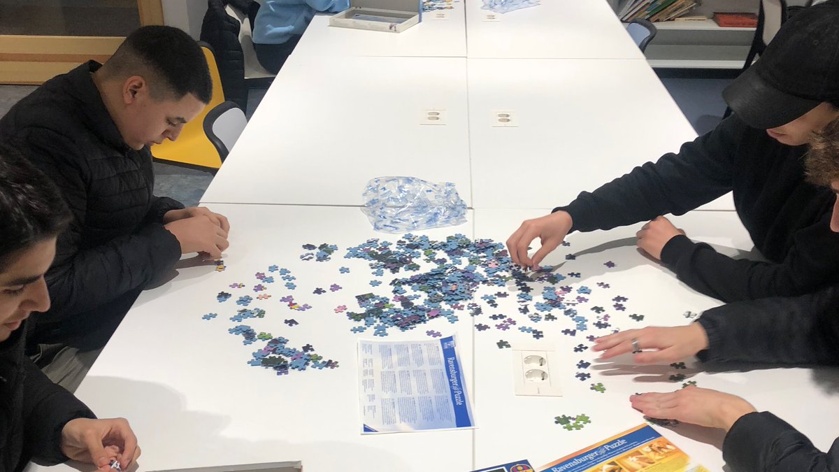the_ietishow's tweet photo. 🛠️🛠️
🧩 Tarda de trencaclosques
💼 @futura_fp
📌 @iesteveterradas
#teambuilding #ProjectesFP https://t.co/Gd2TWPsdlX