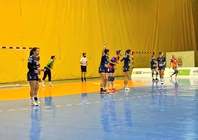 2a derrota para el femenino Servigroup Benidorm de Balonmano en la segunda vuelta
Pese al cambio de entrenador impuesto por el club en diciembre, el equipo sólo ha podido sumar puntos en un único partido, en casa y ante el colista.

ondacero.es/emisoras/comun…