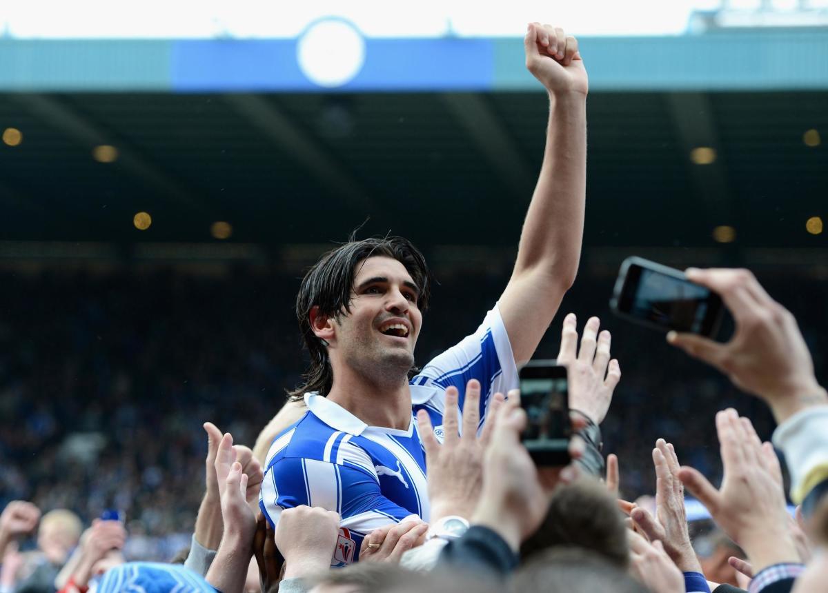 RandomEFLers's tweet photo. Miguel Llera - a Spanish centre back who loved free kicks? Sounds like a cult hero to me. This man came to England with Charlton, but he found a true home with Sheffield Wednesday, helping them to promotion in 11/12. Huge fan of wearing a black headguard and scoring from 30 yards https://t.co/eTz2RACPrI