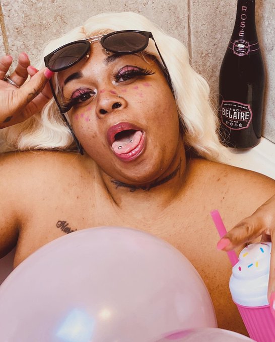 Day 4 but y&rsquo;all only get 3 pics subscribe the the Only Fans for that freak ish 🥳🤪🔥😈♒️  https://t.co/eJVmVPfdpe  #whoschynawhyte<a href="/tag/linkinbio"class="tags"><span>#linkinbio</span></a><a href="/tag/muse"class="tags"><span>#muse</span></a><a href="/tag/aquarius"class="tags"><span>#aquarius</span></a><a href="/tag/birthdaycountdown"class="tags"><span>#birthdaycountdown</span></a>