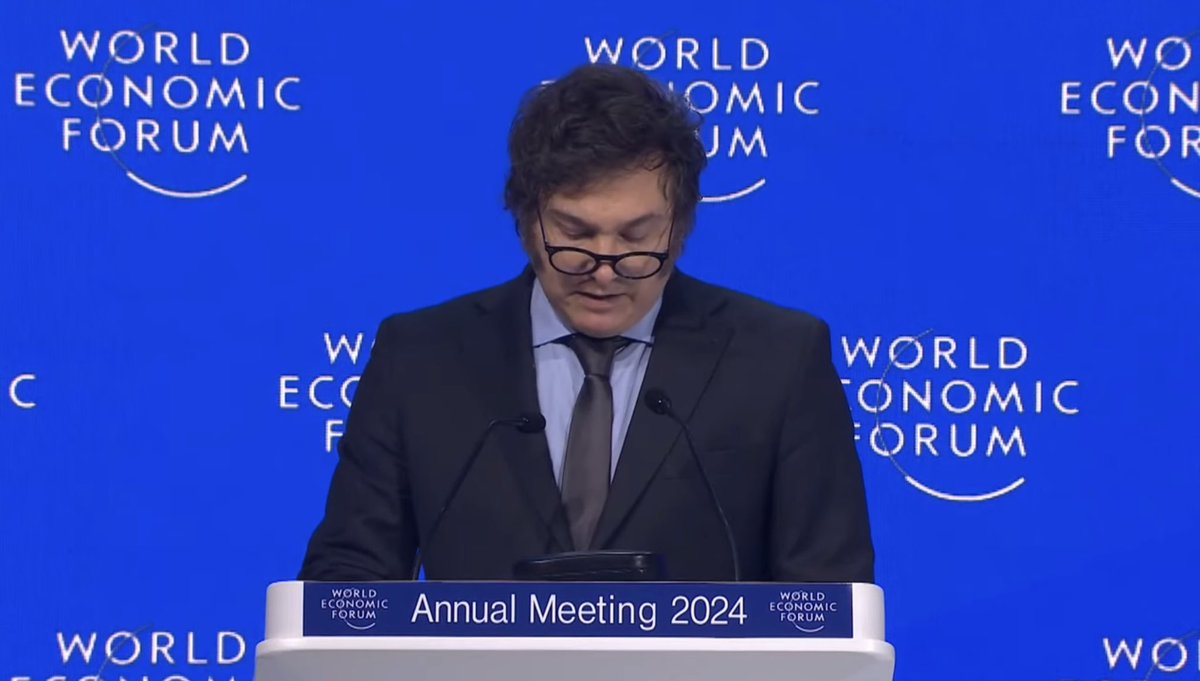 MartinDandach's tweet photo. El discurso de Javier Milei en Davos fue uno de los más vergonzosos que escuche de un Jefe de Estado argentino en el exterior. El infantilismo en la argumentación, las contradicciones, los datos falsos, los enemigos invisibles. El mundo no debe poder creer lo que ganó las elecciones en Argentina.