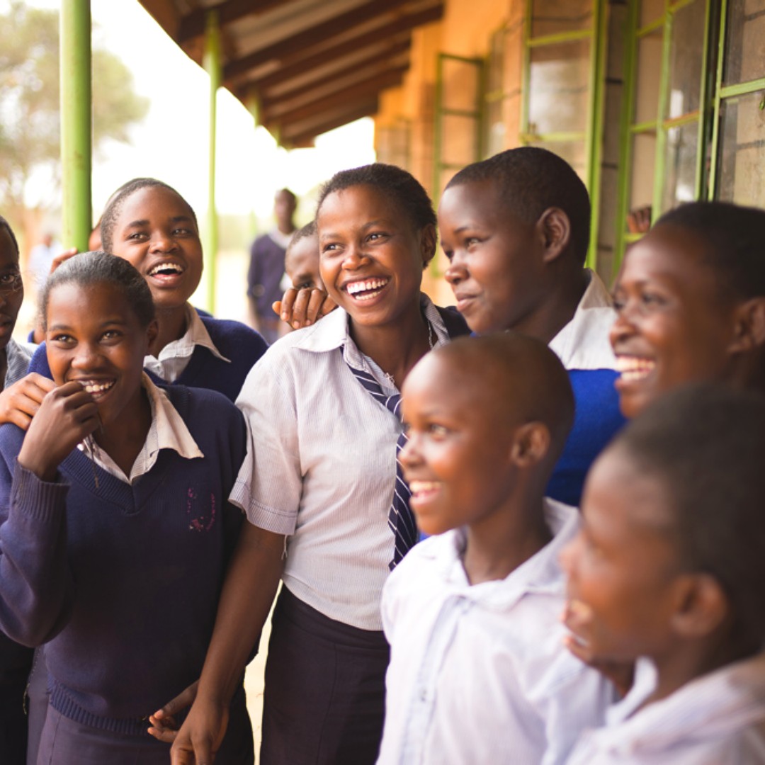 #DYK Each additional year a girl is in school, her future income goes up by 12%! 📚

Accessible #cleanwater allows girls to stay in school, and accessible #education is the key to #security in the future. 👧

📷: Brett Buchanan
