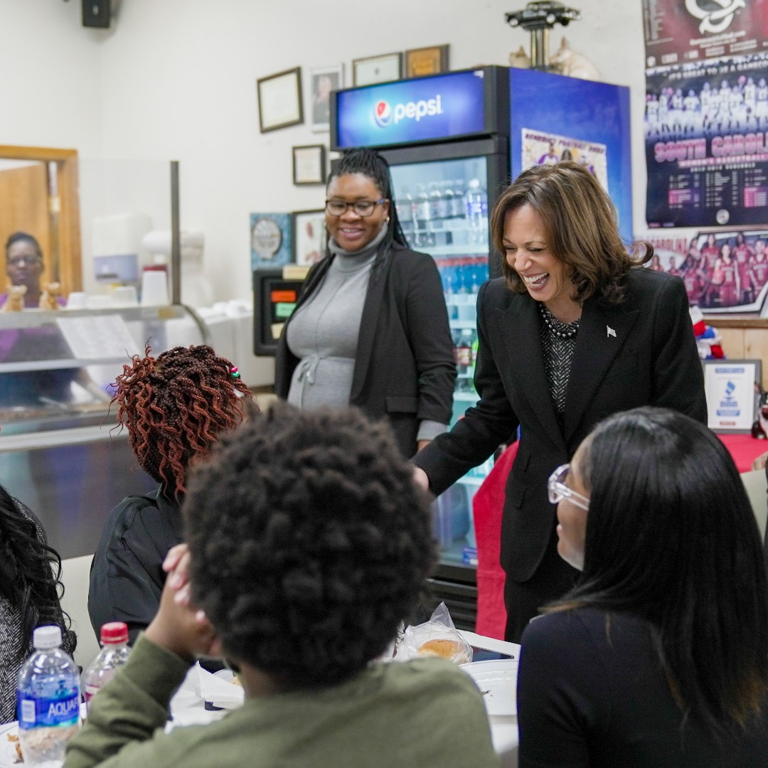 Kamala Harris tweet media