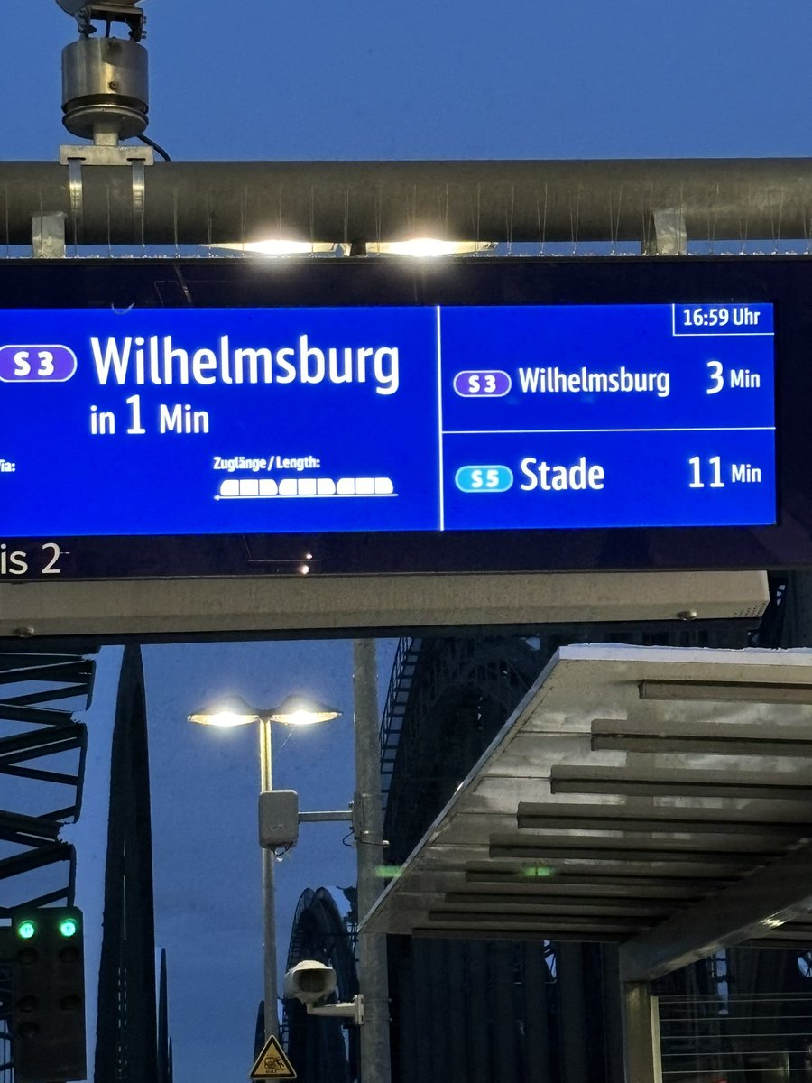 HHlehrerin's tweet photo. Auch heute löst die S5 die Probleme auf der Strecke nach Neugraben nicht. Komisch, https://t.co/9wIsm0pSLu