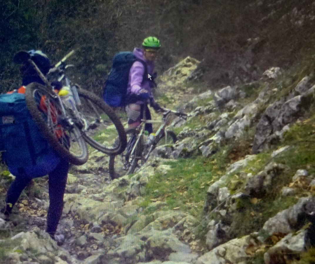 jkgjoye's tweet photo. Me mandan estas joyas de los años 90, 3 días perdidos por el monte. Nuestra filosofía de lo que hoy llaman #bikepacking  😉 https://t.co/81grEbzDIg