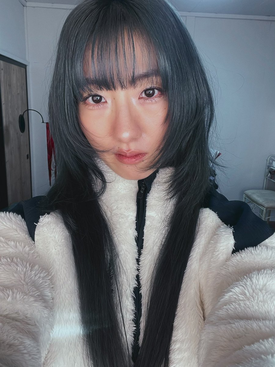 haru_nemuri's tweet photo. The way of viewing a world depends on the starting point of your gaze… (Seeing two different vibe selfies)

視線の出発点によって、世界の見え方が変わる......（2つの異なる雰囲気の自撮りを見ながら） https://t.co/WSR7IHdZ2l