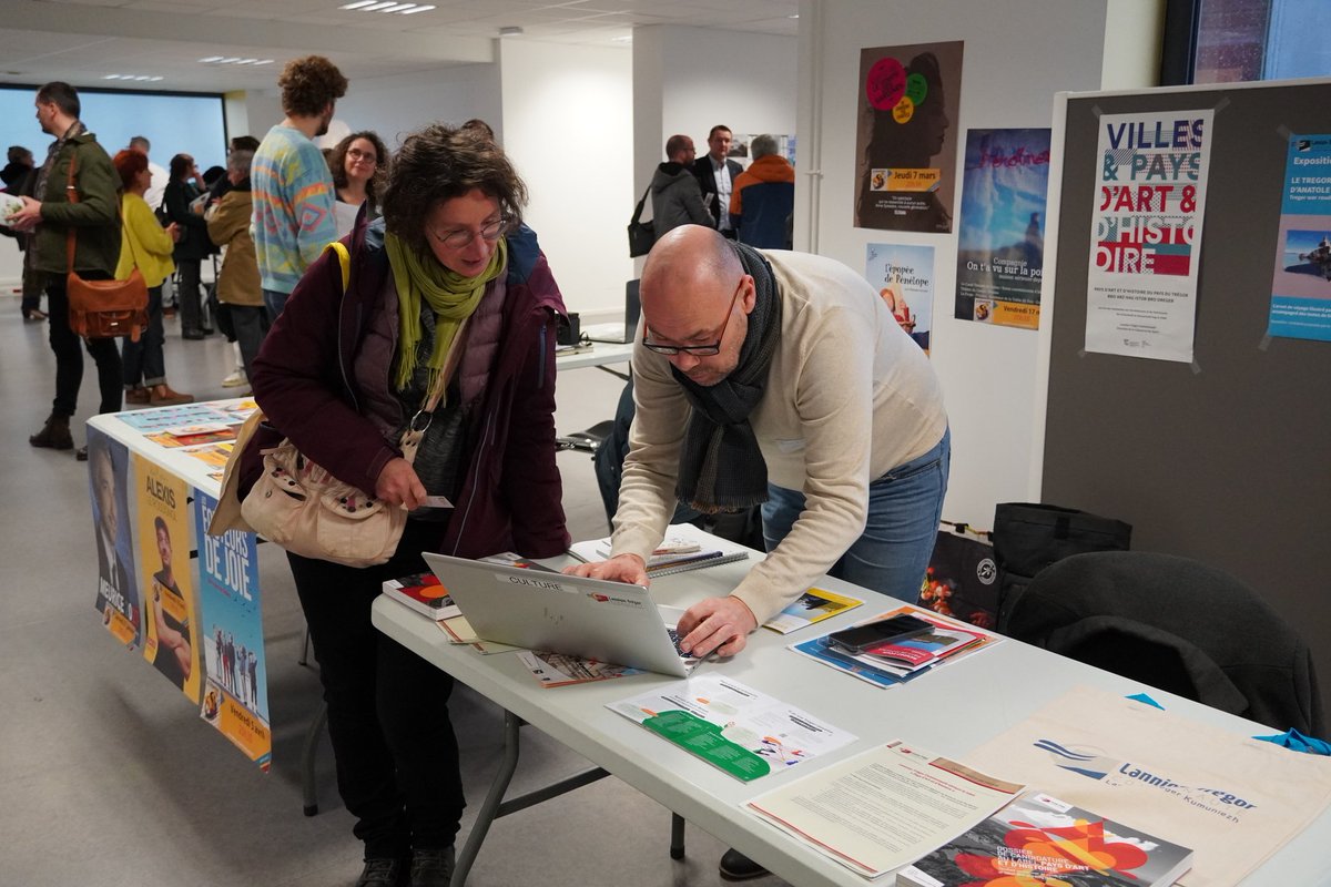 Il y avait du monde à la 1ere édition de "Graines de culture"!  Forum de rencontre de l'#EAC organisé <a href="/AggloLTC/">Agglo_LannionTregor</a>, il a réuni 31 acteurs culturels et 60 enseignants ! C'est parti pour une année pleine de projets artistiques et culturels ! 😁
