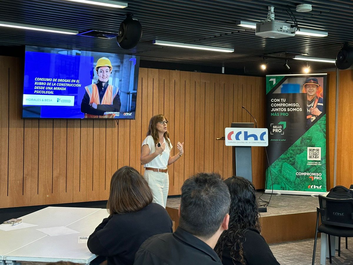 CChCValparaiso's tweet photo. La seguridad y salud laboral son prioridad en la #Construcción🏗️
Con gran entusiasmo socios @CChCValparaiso participaron hoy en Taller Psicolegal sobre Consumo de Drogas y Alcohol👷♂️
Juntos como gremio enfrentaremos el desafío de crear un entorno laboral más seguro
#CompromisoPRO https://t.co/jVhlMvYRki