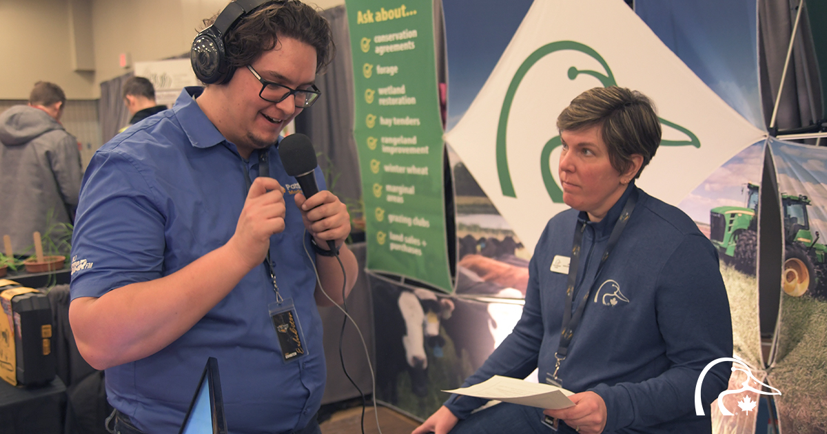 At Ag Days 2024, Hayden Remillard @QCountry91_5 talks with DUC's Jane Haglund-Scott. Drop by the DUC booth @MBAgDays to win a cordless grease gun!