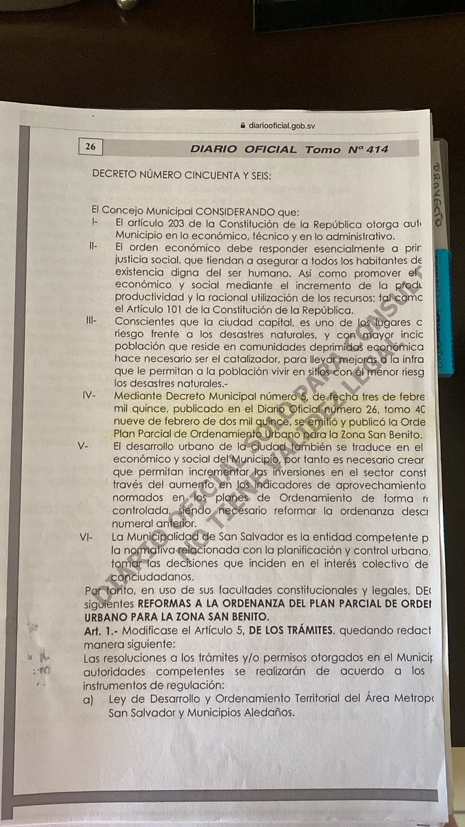 Col_SanBenito's tweet photo. @TransporteDelS1 @VMTElSalvador @alcaldia_ss Esta empresa ha puesto sus oficinas en un sitio prohibido según el Plan de Ordenamiento de San Benito donde dice prohibido empresas de transporte y usan la calle para estacionar sus autobuses incomodando a los residentes. https://t.co/Hp9ToIfXWn