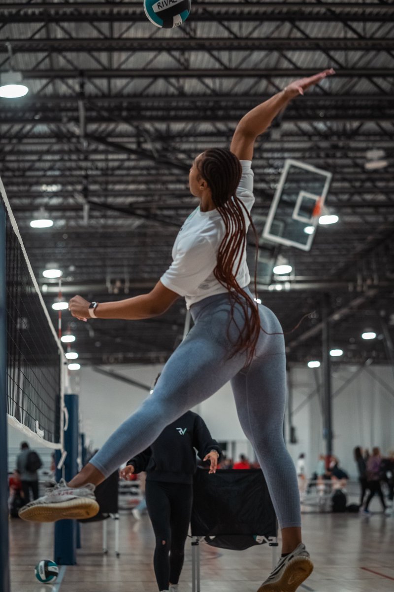 nyamcphatter's tweet image. photographer caught me practicing with my team 🤭🤭🤭