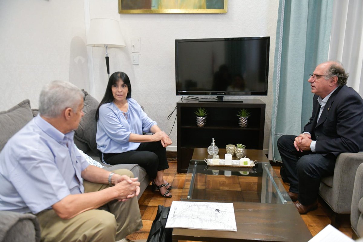 📍La Vicegob <a href="/AliciaAluani/">Alicia Aluani</a>, recibió a Jorge Chemes. Dialogaron sobre la importancia de la comisión parlamentaria de la <a href="/RegionCentroOf/">Región Centro</a> , su potencial y la necesidad de re impulsarla tras años de inactividad. 

Aluani recibió también otros proyectos e información sobre el bloque.