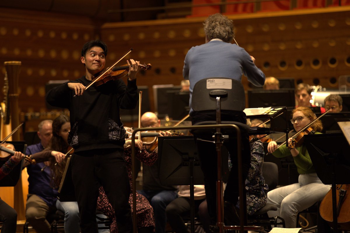 That feeling when you snap a string... Read all about yesterday's 'string-snapping and toe-tapping' concert in Eindhoven from RSNO Viola Francesca Hunt, plus an exclusive on the woodwind table football game of the year! rsno.org.uk/rsno-tour-foll… 📸 @ChrisHart42