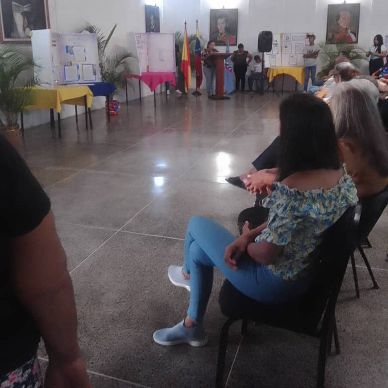 Desde el Municipio San Sebastián docentes recibieron reconocimientos por sus honorable labor. 
#AvanzarParaVencer 
<a href="/NicolasMaduro/">Nicolás Maduro</a> 
<a href="/_LaAvanzadora/">Yelitze Santaella</a> 
@MPPEDUCACION 
@PiedadQuintana1 
<a href="/Soykarinacarpio/">Karina Carpio</a>