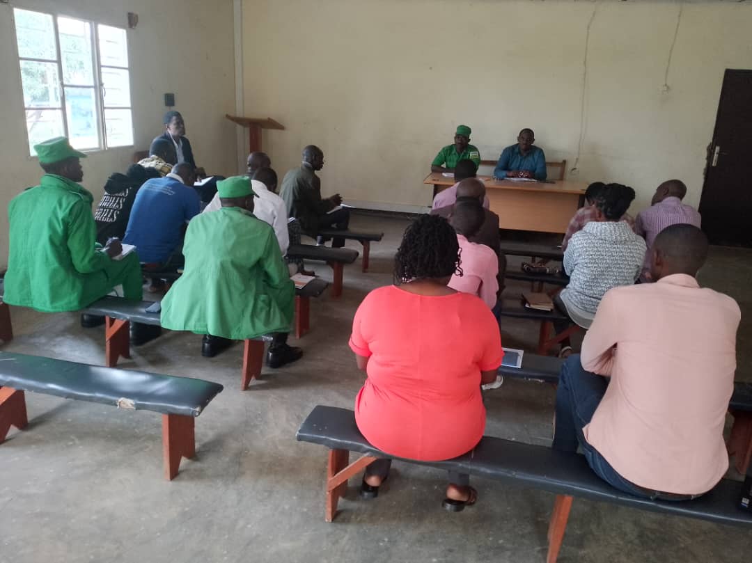 KatabagemuS's tweet photo. Uyu munsi, mu murenge wa Katabagemu hakozwe inama ya management,yari iyobowe na ES w'Umurenge bwana @Karengera K. Alex, yitabiriwe na Dasso Coordinator,abakozi b'umurenge n'utugari.
Ingingo zaganirihweho :
1.Umutekano
2.Imihigo 2023-2024
3. Ejoheza &amp;Ubwisungane mu kwivuza . https://t.co/fRvBg0GGKq