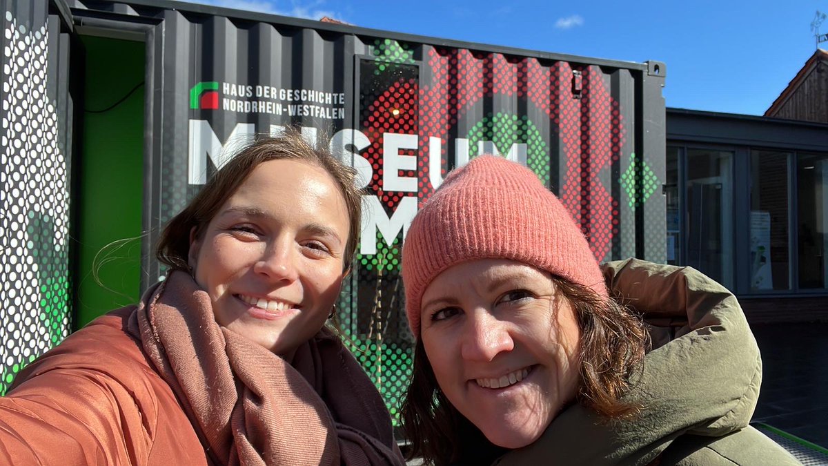 hdg_nrw's tweet photo. #MuseumSelfieDay: Noch 2 Monate, dann rollt MuseumMobil wieder durch NRW. 🙌 Auf der Suche nach der Geschichte unseres Landes besucht #MuseumMobil in den kommenden Jahren alle Kreise und kreisfreien Städte in #NRW. https://t.co/pBHosmhdrx