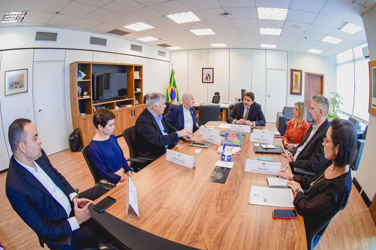 Got the opportunity to sit down with @DepJuscelino to discuss important digital inclusion efforts in #Brazil & how @SES_Satellites can provide our support. Excited to invest in new local gateways for #SES17 & #O3bmPOWER that will contribute to a more connected Brazil 🇧🇷