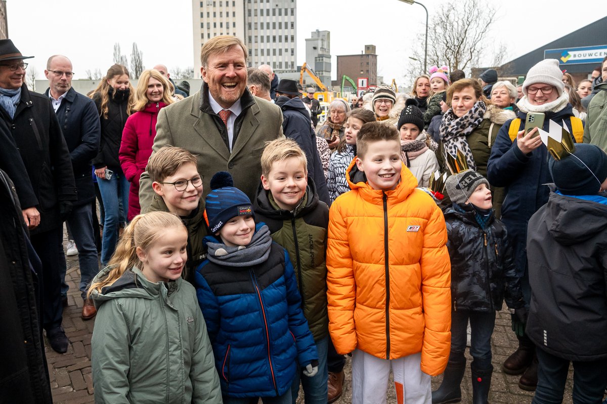 Zijne Majesteit Koning Willem-Alexander bracht vanmiddag een bezoek aan Port of Zwolle in Meppel. Port of Zwolle is het gezamenlijke havenbedrijf van de gemeenten Zwolle, Kampen en Meppel. 
Lees het hele nieuwsbericht op meppel.nl/nieuws.
Foto: Marcel J. de Jong