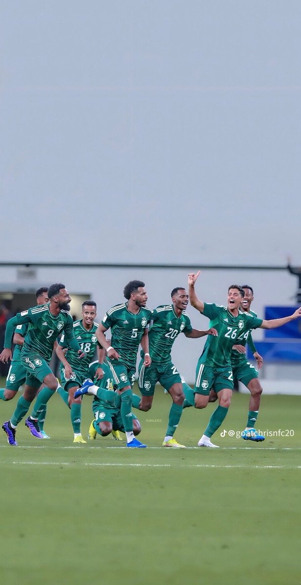 Talalxxxxxxxx's tweet photo. مبروك لشعب السعودي فوز كان مثير جداً انتهت خطوه من مشوار الحلم شكراً بليهي وغريب ولكن انصفو الطلياني المكار مانشيني قريب جداً راح نحتفل سوياً في البطوله وارجعو لتغريدة سوف نكون ابطال اسيا هيا بنا الى المجد الاسيوي 🇸🇦💚🤍🇸🇦 https://t.co/Lj6dv0Qz3n