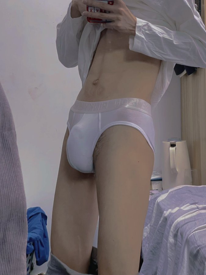 磊磊睡醒了 tweet media