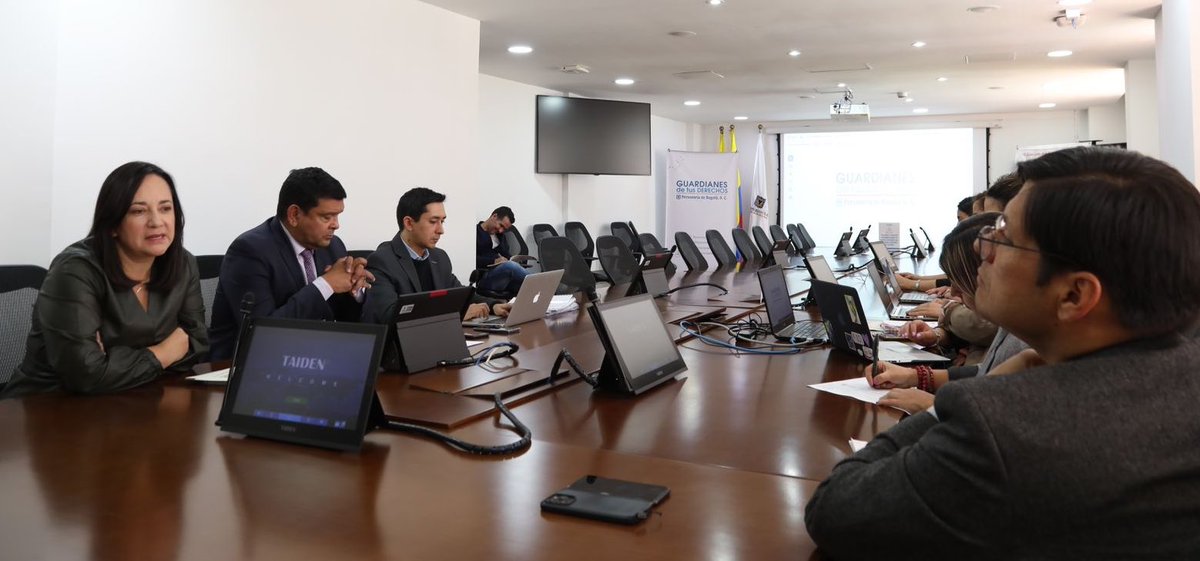 personeriabta's tweet photo. 🔴#AEstaHora I Realizamos mesa técnica con el secretario de seguridad de Bogotá @Cesarestrepof para presentar un balance de los ejercicios de control preventivo y vigilancia realizados por @personeriabta 👇🏻 https://t.co/mm5nYn1yYc