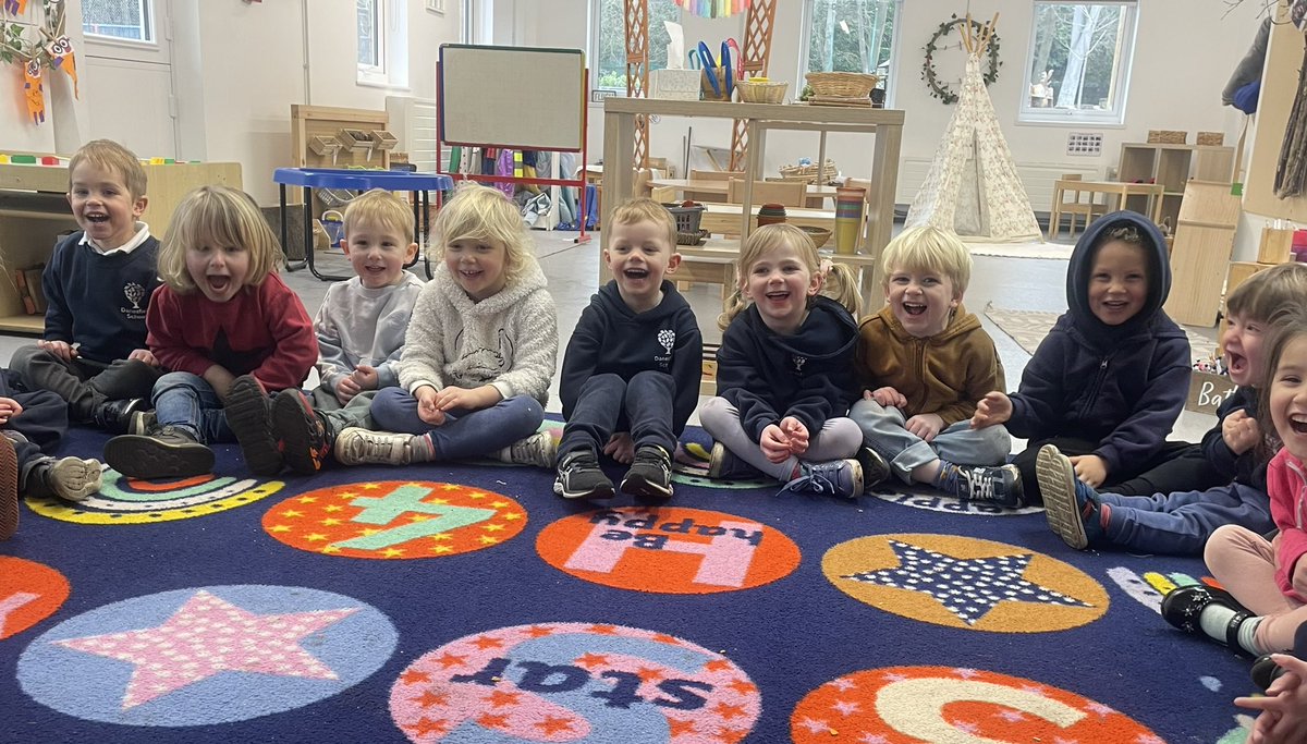 Danesfield_Pre's tweet photo. Wow! What an amazing “bucket time” with Mrs Watts today……we had bubbles🫧 volcanoes🌋 and cupcake splat🧁 @DanesfieldSchl https://t.co/K5eyBWHh4l