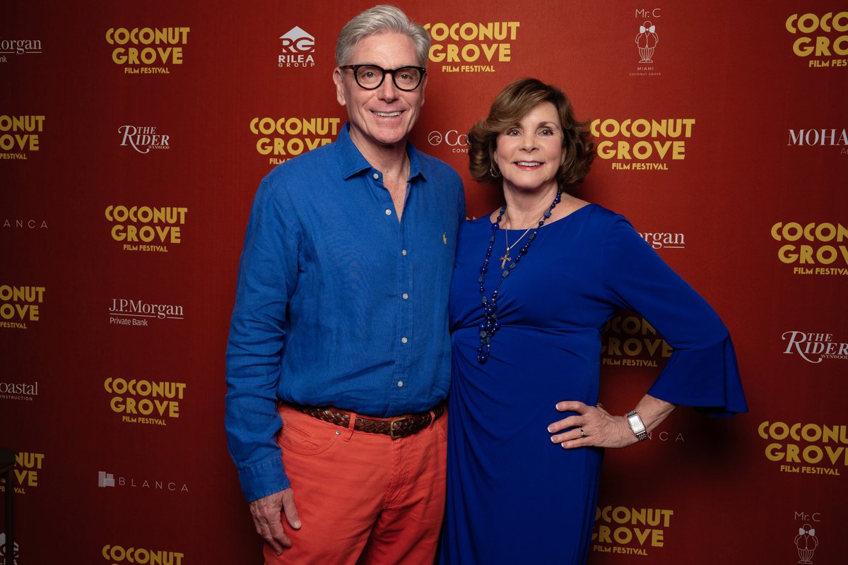 metzart's tweet photo. My parents were able to attend the Coconut Grove Film Festival this past weekend, where Sleep Study and Shadow Brother Sunday screened, and they received the Jury Award on our behalf. π
#coconutgrove #filmfestival #ShadowBrotherSunday #sleepstudy #metzgers #redcarpet https://t.co/SVa5pX3lWk