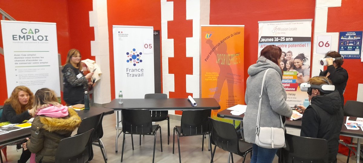 #AvecFranceTravail, et la Mission Locale, c'est reparti en 2024 pour la Caravane de l'#alternance. Ce mercredi étape au Puy-en-Velay en Velay. La Caravane couvrira aussi 5 autres grosses communes en zone rurale. Fin le 5/02  au Monastier. <a href="/mfctmfct/">Marie-Françoise Charrié-Thollot</a> <a href="/PeyrardK/">PEYRARD Karine</a>