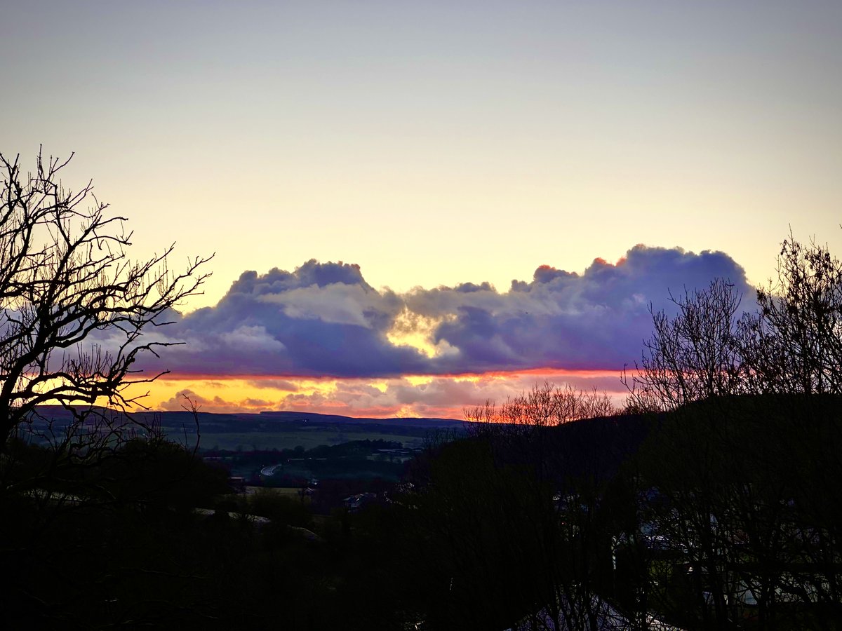 Our view this evening - listening to '3 extraits de las Messe des Mortes: Pie Jesu' by Théodore Dubois sung by Chorale Franco Allemande de Paris👌👌👌open.spotify.com/album/6maTbedR…