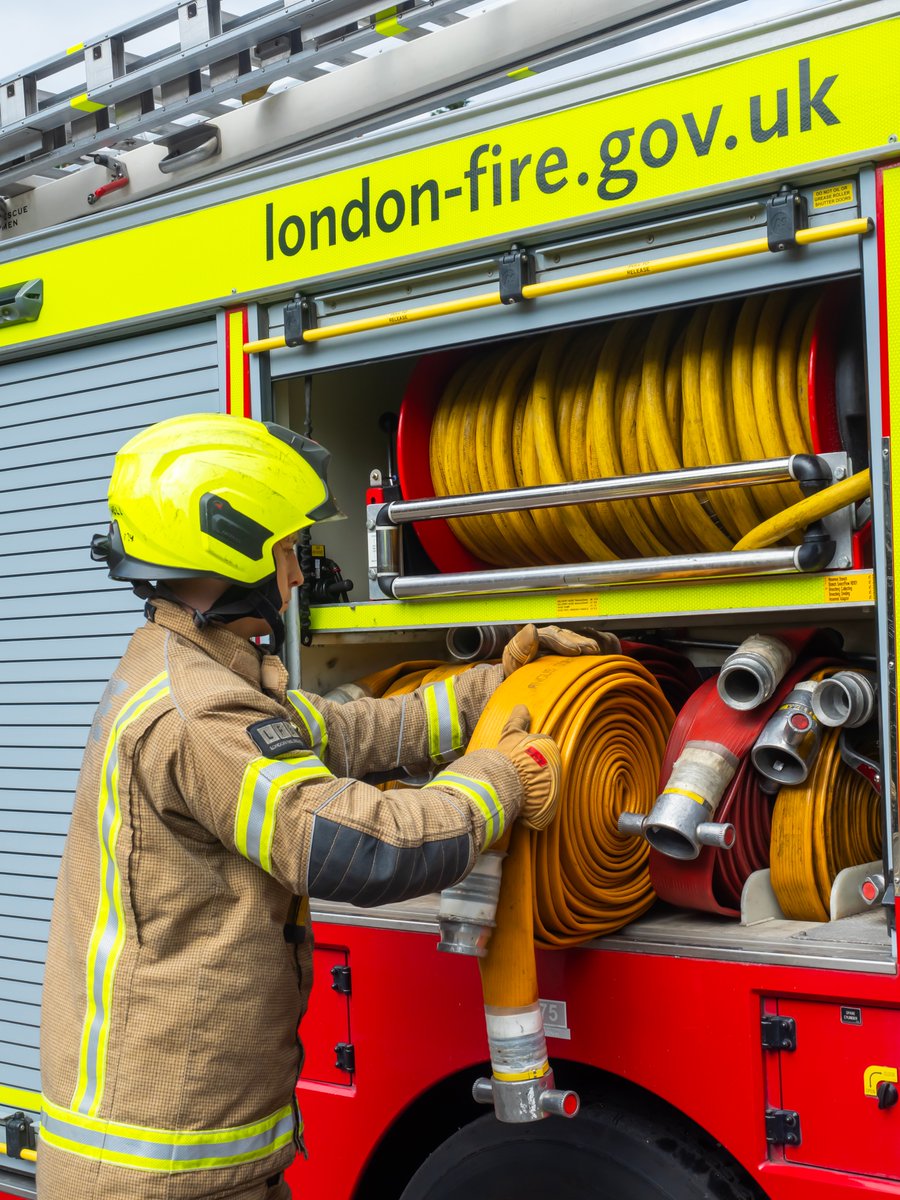 Firefighters worked quickly to bring a house fire in #Southall under control this afternoon. A woman was assessed on scene by @Ldn_Ambulance crews london-fire.gov.uk/incidents/2024…