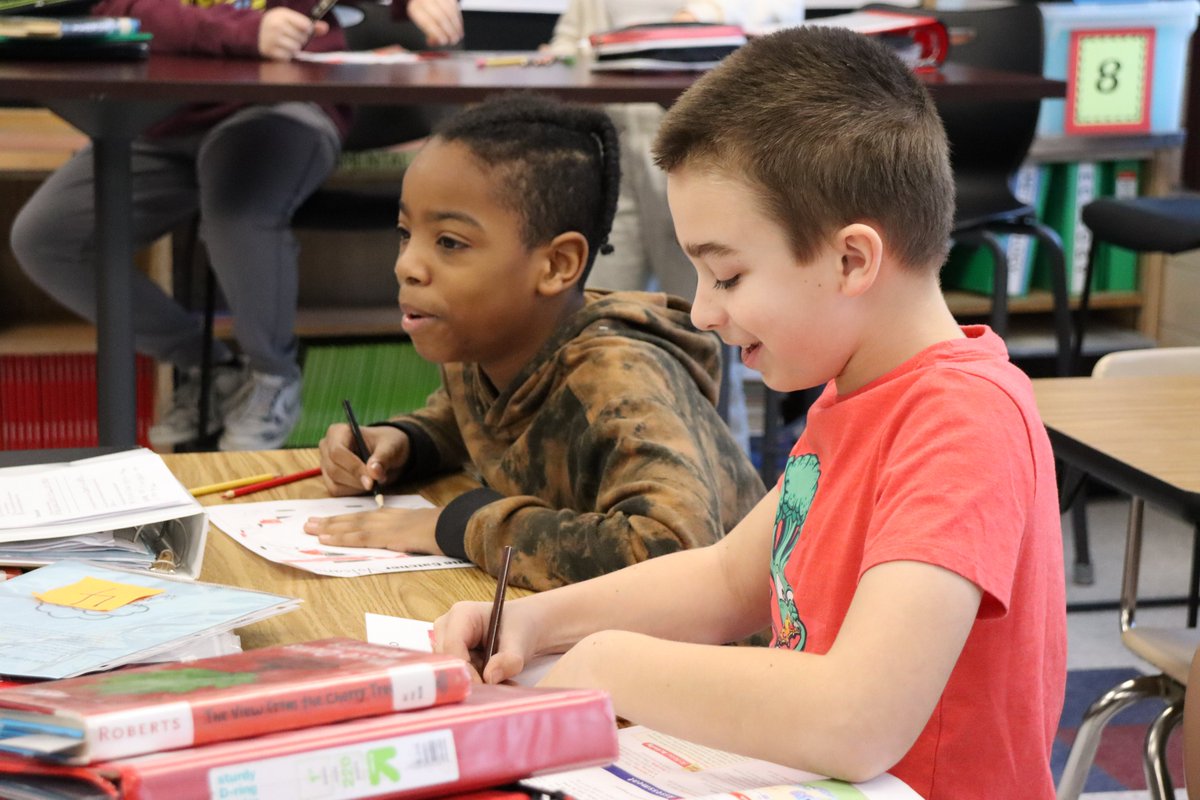 These sixth-grade volcanologists, seismologists and meteorologists-in-training at @jp_middle are wrapping up their unit on weather hazards! Students in Mrs. King's classes used primary sources to study hurricanes, snow storms, earthquakes and tsunamis! #FutureReadyRaiders