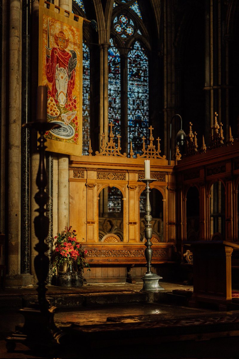 Durham Cathedral details.

#durham #durhamcathedral #church #stainedglass #colours #architecture #lightandshadow #protectyourhighlights #embraceyourshadows #sonya7c #zeiss55mm18 #lightroommobile