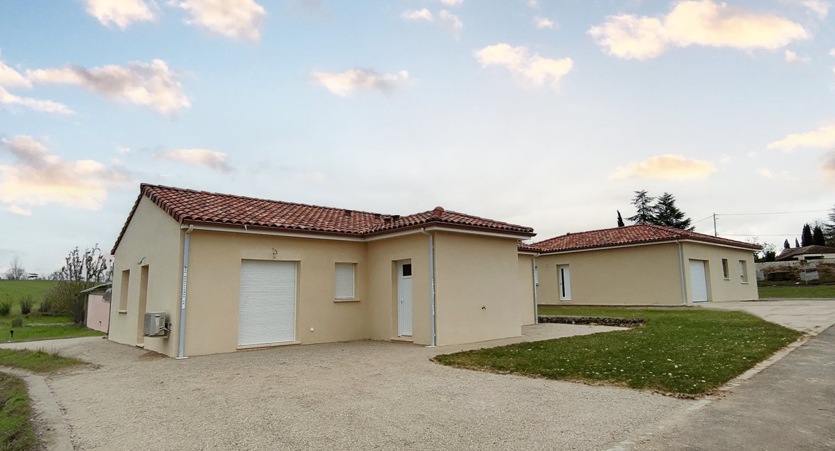 🔑 | 𝐅𝐢𝐧𝐢𝐭𝐢𝐨𝐧𝐬
👉 Au Lotissement Les Places, à Pradines (46), les dernières finitions de ces deux maisons suivies par notre agence de Cahors sont en cours !
🏠 Les maisons : 103m² divisés en deux logements &amp; 71m² avec deux chambres et un garage.