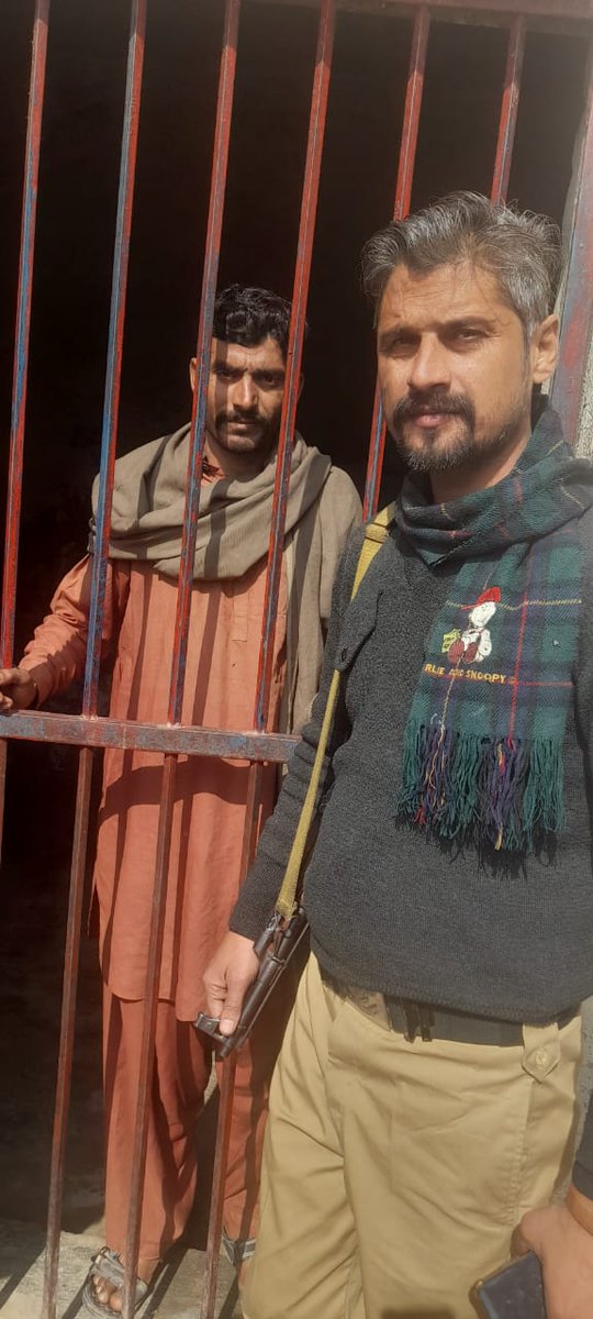 ShikarpurPolice's tweet photo. ڈسٹرکٹ پولیس شکارپور
17 جنوری 2023
پریس رلیز

*ایس ایس پی شکارپور ڈاکٹر محمد عمران خان کے جانب سے جاری کردہ احکامات پر عملدرآمد کرتے ہوئے شکارپور پولیس کی جرائم پیشہ عناصر کے خلاف کامیاب کارروائیاں جاری.* https://t.co/UCAELl3aMJ