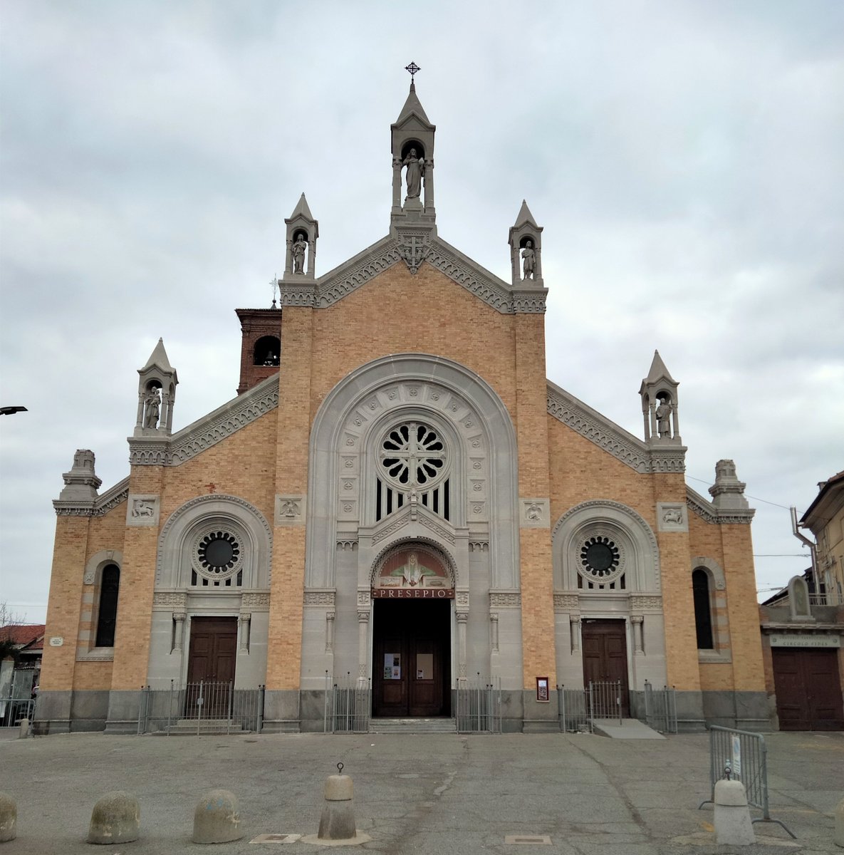 BonatoCesare's tweet photo. La chiesa di Leini nel suo massimo splendore! https://t.co/DU01yF3HnX